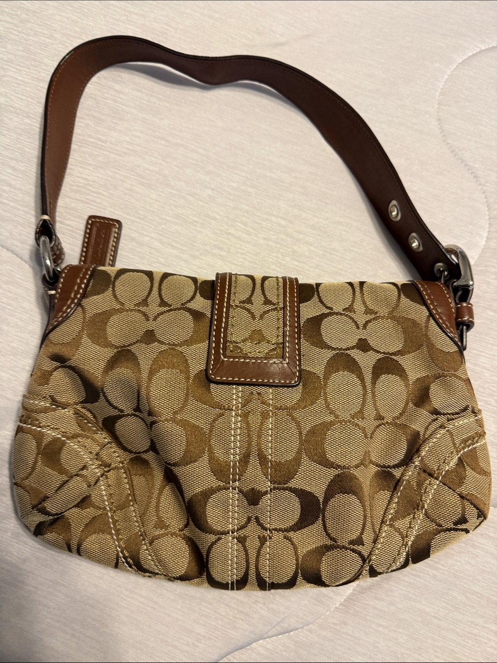 Y2K-era Coach Soho Signature Flap Buckle Shoulder Bag - Picture 5 of 7
